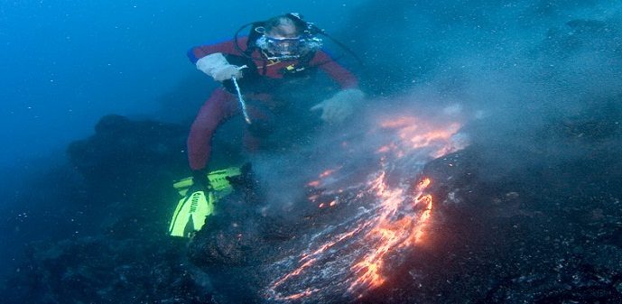 fenomena api pada dasar laut